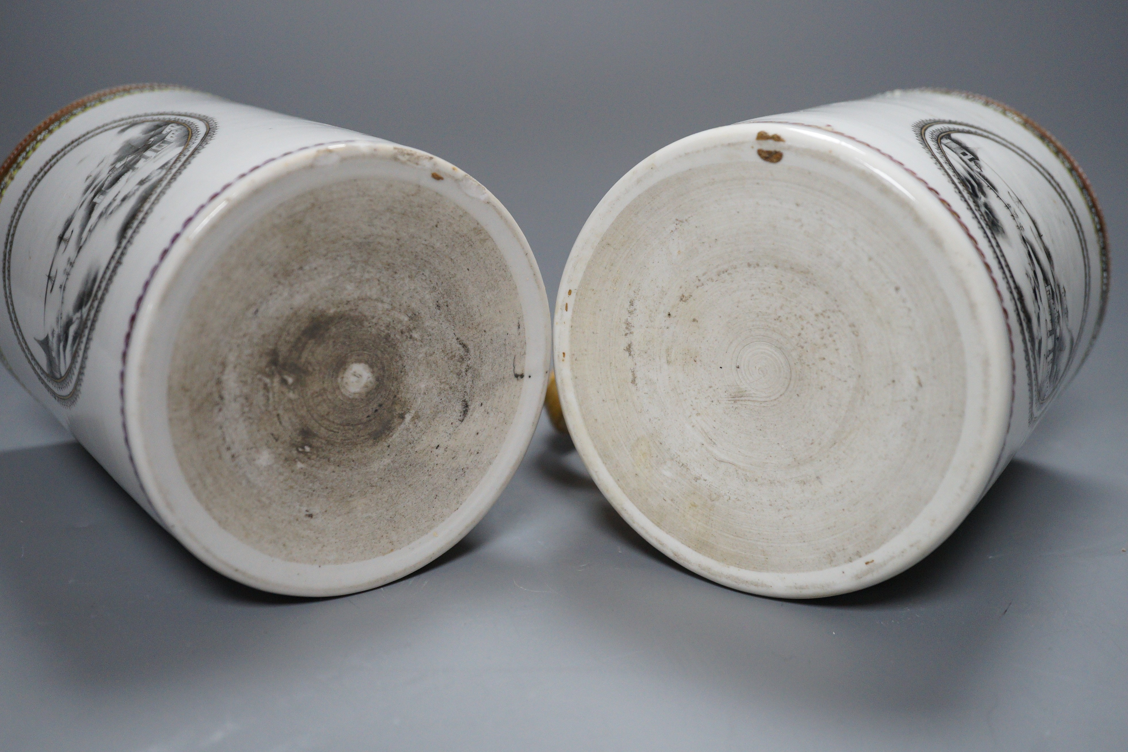 A pair of 18th century Chinese export cylindrical mugs, 13cm